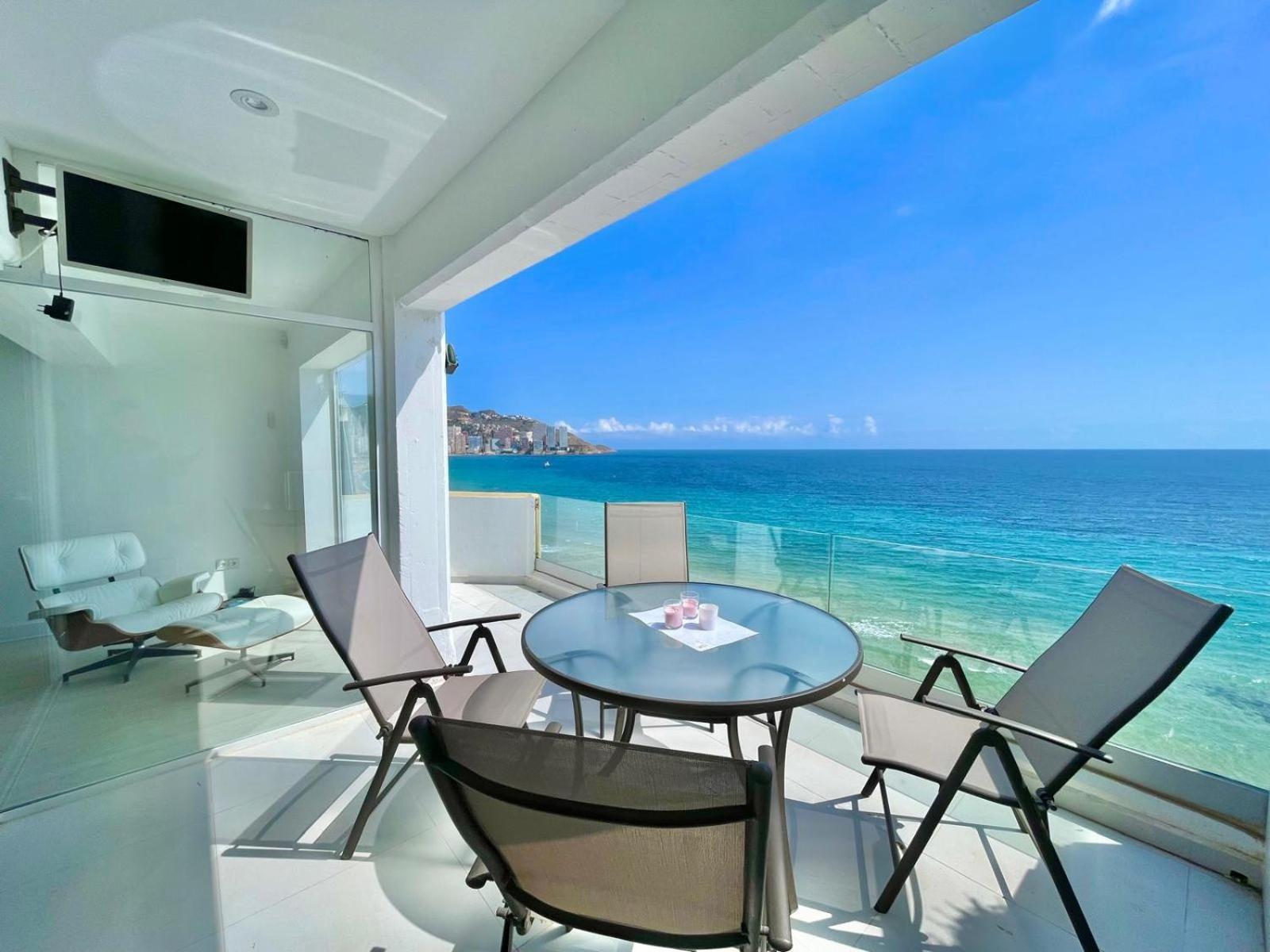 Emalco Seafront Modern Appartement