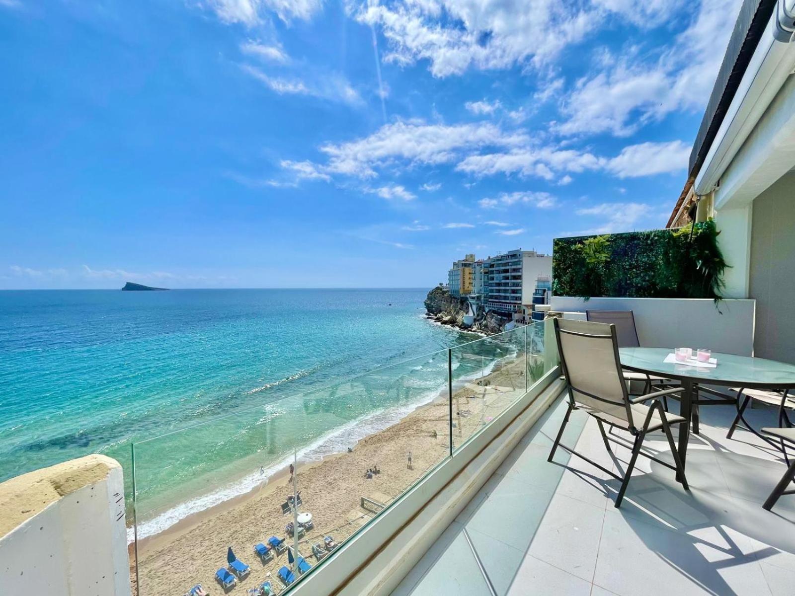 Emalco Seafront Modern Appartement